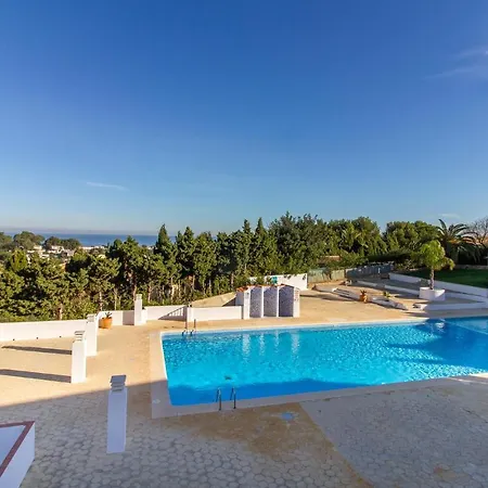 بيت للعطل Awesome In With Swimming Pool *